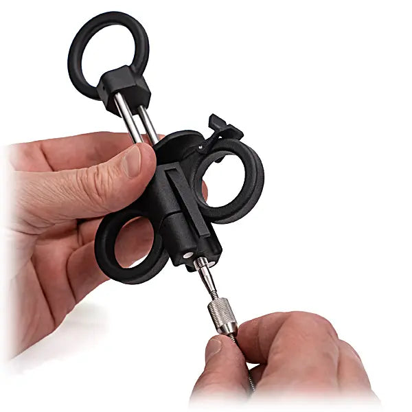 iGrab Retrieval Tool Actuator attaching a retrieval tool 4